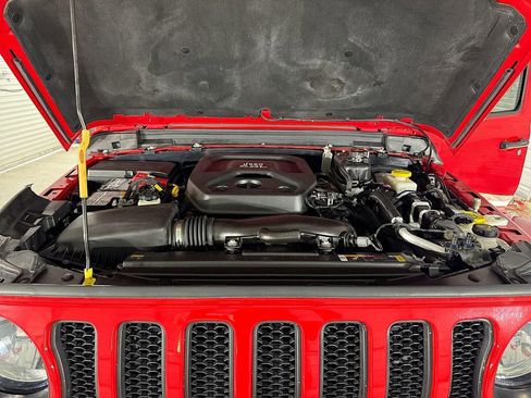Used 2021 Jeep Wrangler Unlimited Sahara AWD/4WD image 32
