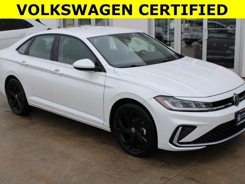 Certified 2025 Volkswagen Jetta SE w/ Black Wheel Package FWD image 1
