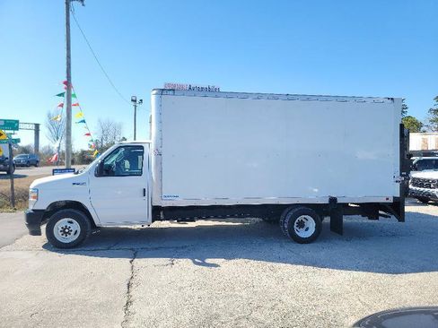 Used 2024 Ford E-350 and Econoline 350 Super Duty RWD image 4