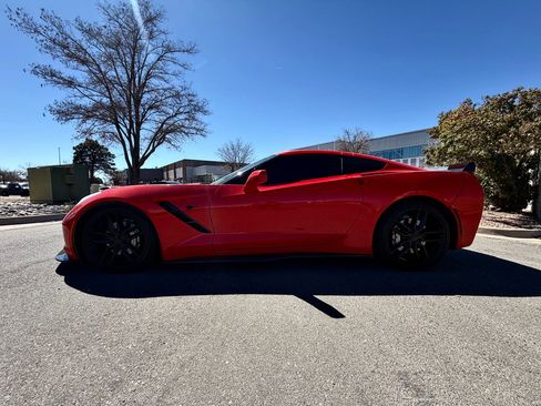 Used 2019 Chevrolet Corvette Stingray Coupe w/ Carbon Flash Badge Package RWD image 11