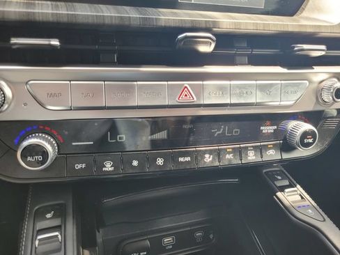 Used 2025 Kia Telluride EX AWD/4WD image 24