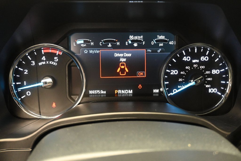 Used 2022 Ford F350 Lariat w/ Lariat Ultimate Package AWD/4WD image 2