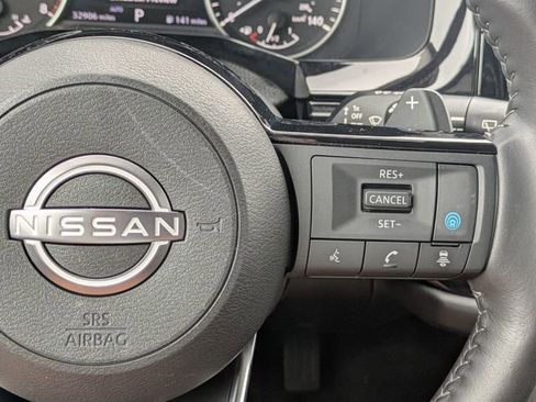 Used 2023 Nissan Pathfinder SL AWD/4WD image 18