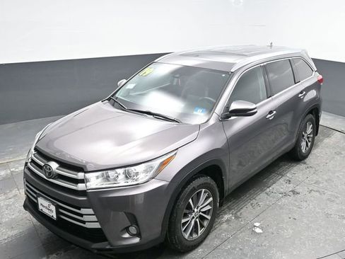 Used 2019 Toyota Highlander XLE image 22