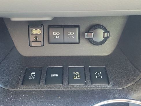 Used 2018 Toyota Highlander LE image 34