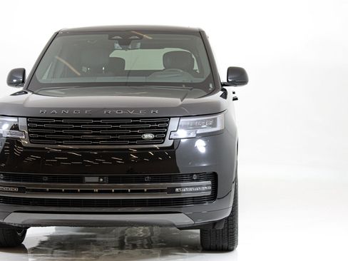 Used 2025 Land Rover Range Rover Long Wheelbase Autobiography AWD/4WD image 11
