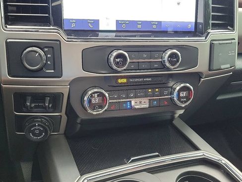 Used 2022 Ford F450 Platinum w/ FX4 Off-Road Package AWD/4WD image 17