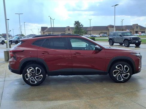 Used 2025 Chevrolet Trax RS image 5