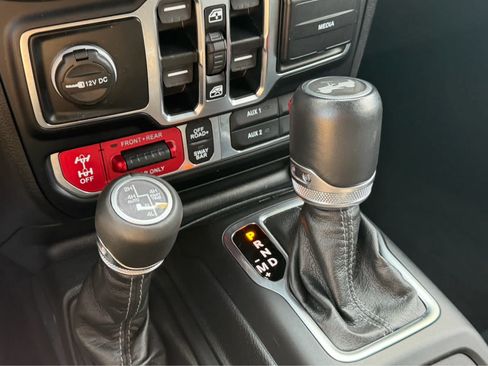Used 2024 Jeep Wrangler High Altitude AWD/4WD image 41