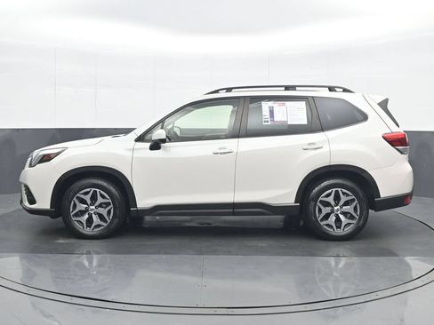 Used 2023 Subaru Forester Premium AWD/4WD image 3