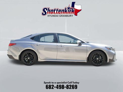 Used 2026 Toyota Camry SE w/ Convenience Package FWD image 5