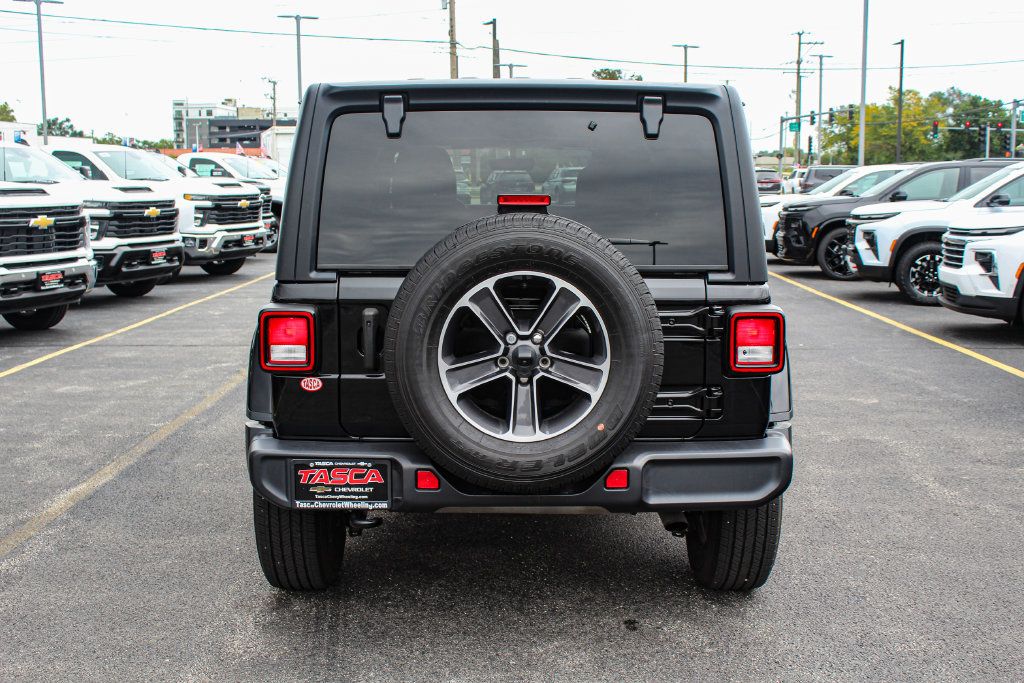 Used 2023 Jeep Wrangler Unlimited Sahara w/ Cold Weather Group AWD/4WD image 8