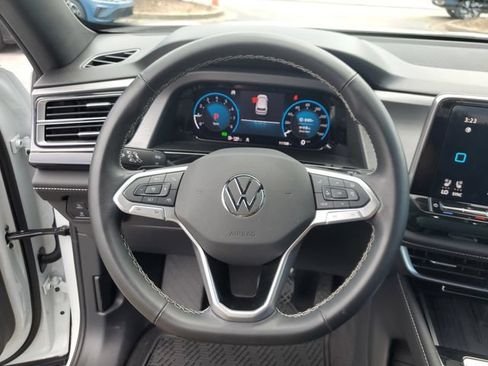 Used 2025 Volkswagen Atlas Cross Sport SE w/ Panoramic Sunroof Package FWD image 28