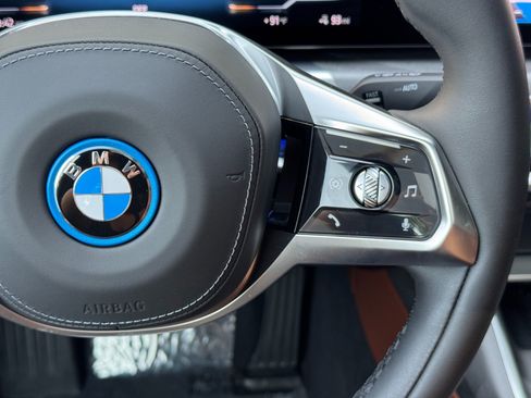 Used 2025 BMW i7 xDrive60 w/ Executive Package AWD/4WD image 24