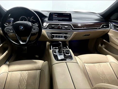 Used 2019 BMW 750i xDrive w/ Executive Package image 18