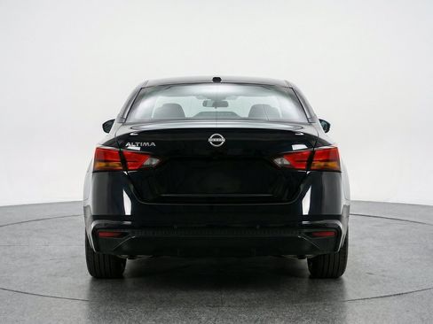 Used 2025 Nissan Altima 2.5 SV FWD image 7