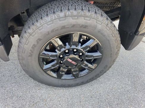 Certified 2025 GMC Sierra 2500 AT4 AWD/4WD image 9