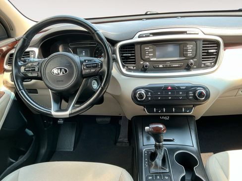 Used 2016 Kia Sorento AWD w/ LX Convenience Package image 10
