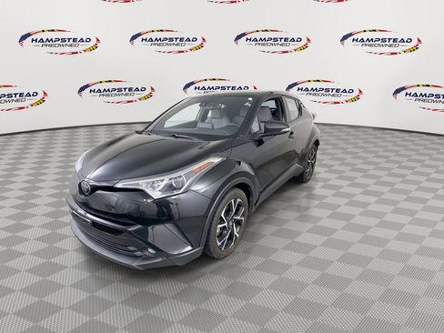 Used 2019 Toyota C-HR XLE FWD image 4