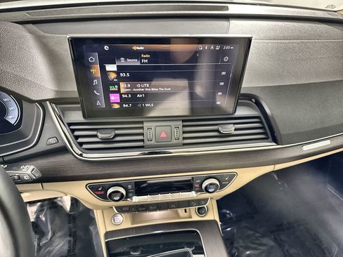 Used 2023 Audi Q5 2.0T Premium Plus w/ Premium Plus Package image 4