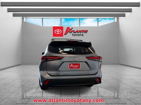 Used 2022 Toyota Highlander XLE image 6