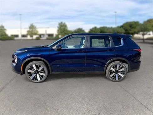 New 2025 Mitsubishi Outlander SE image 4