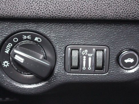 Used 2018 Dodge Charger SXT w/ Blacktop Package image 24