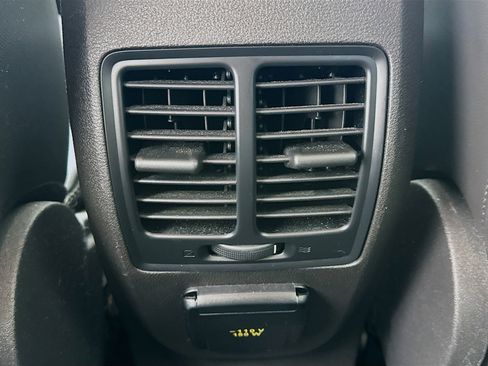 Used 2017 Ford Escape Titanium FWD image 17