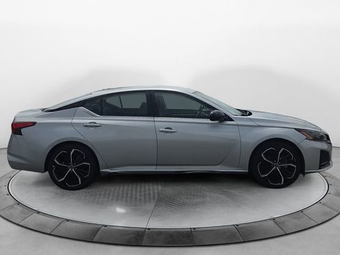 Used 2024 Nissan Altima 2.5 SR FWD image 6