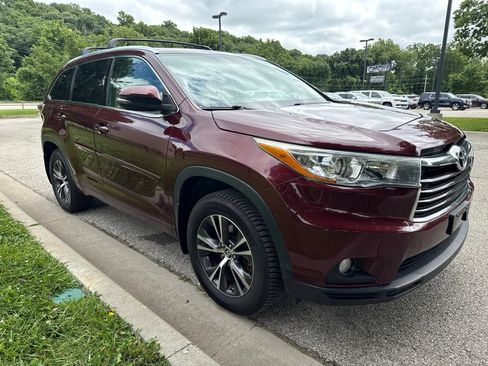 Used 2016 Toyota Highlander XLE w/ Protection Package #3 AWD/4WD image 3