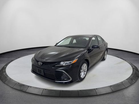 Used 2022 Toyota Camry LE FWD image 1