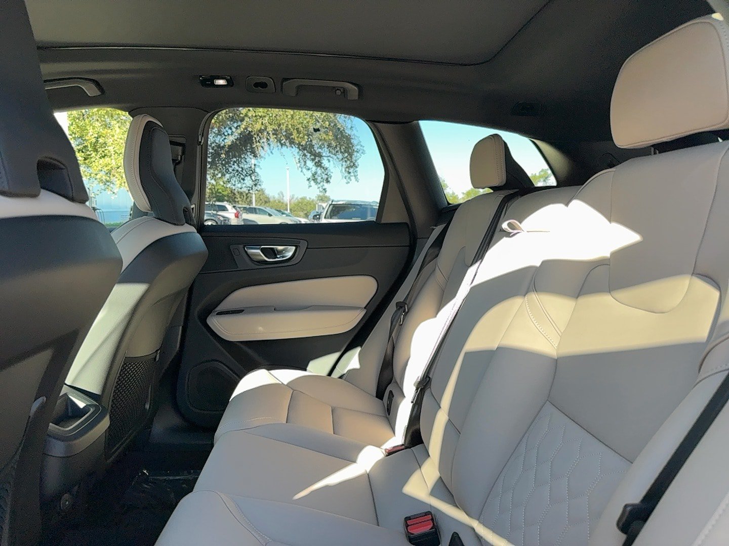 New 2026 Volvo XC60 B5 Plus w/ Protection Package Premier AWD/4WD image 15