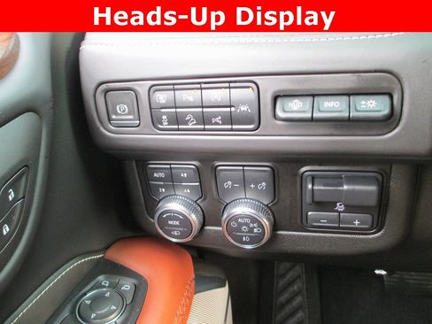 Used 2023 GMC Yukon Denali Ultimate image 32