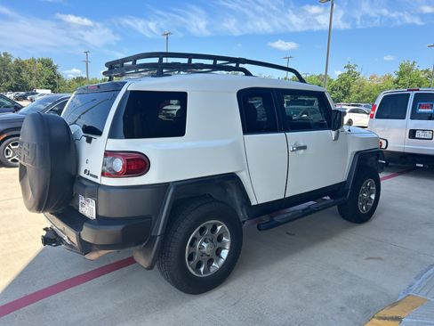 Used 2012 Toyota FJ Cruiser 4WD w/ Upgrade Pkg image 6