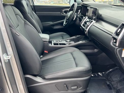 Used 2023 Kia Sorento EX image 10