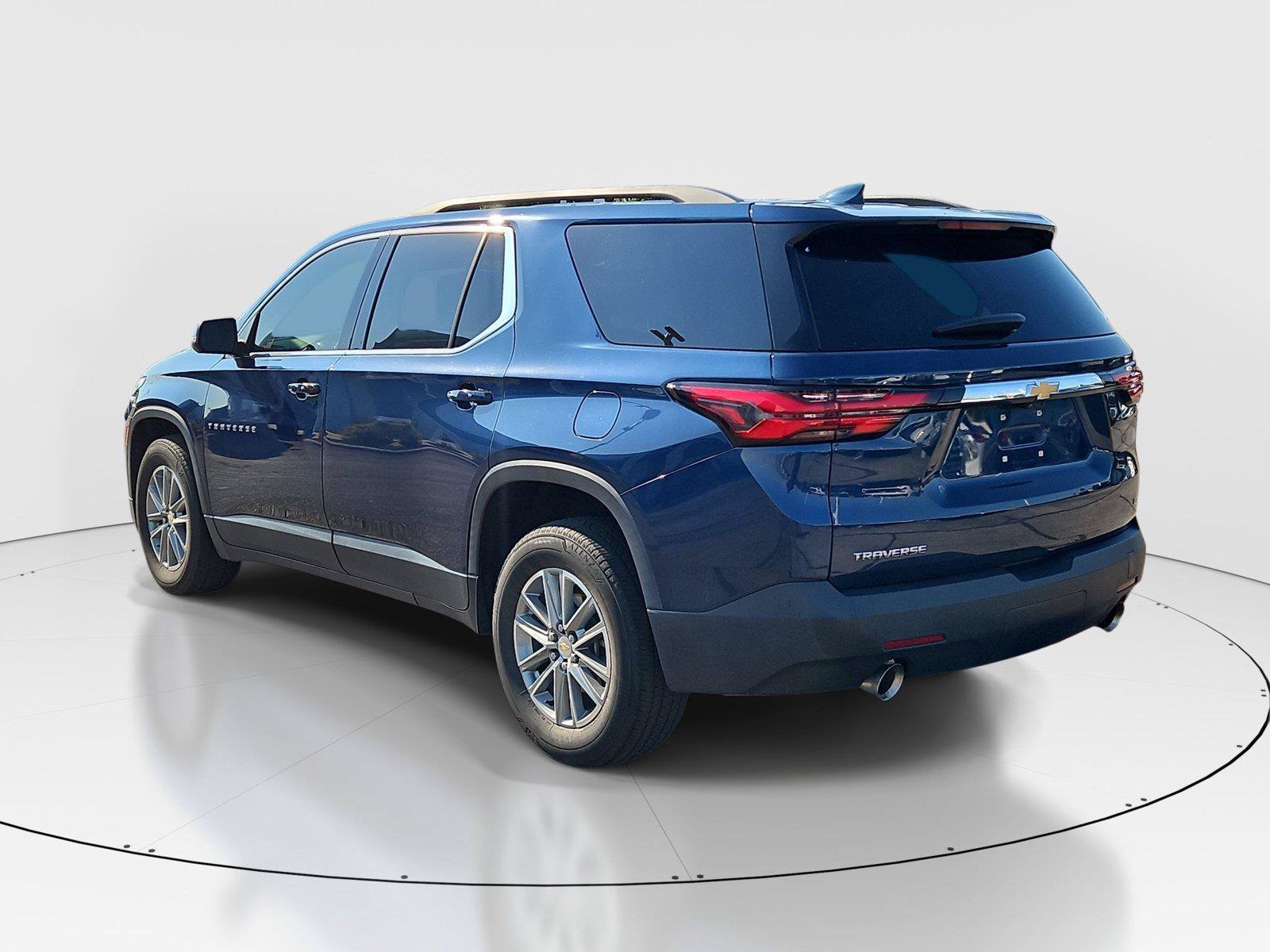 Used 2023 Chevrolet Traverse LT FWD image 3