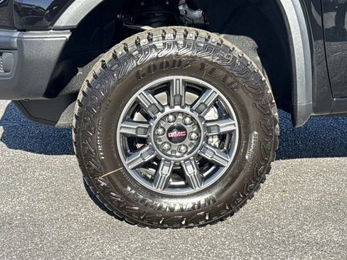 New 2026 GMC Sierra 1500 AT4X w/ LPO, Black Badging Package AWD/4WD image 17