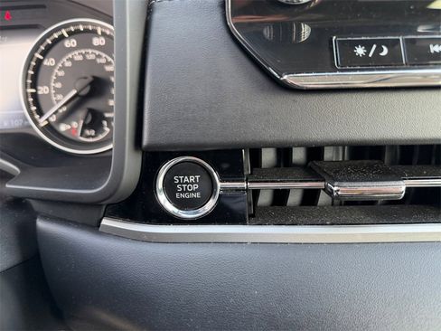 Used 2022 Mitsubishi Outlander SE image 30