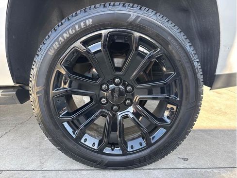 Used 2016 GMC Yukon Denali w/ Open Road Package AWD/4WD image 13