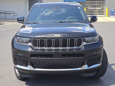 Used 2024 Jeep Grand Cherokee L Laredo AWD/4WD image 2