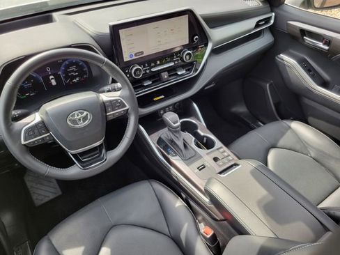 Used 2023 Toyota Highlander Platinum AWD/4WD image 24