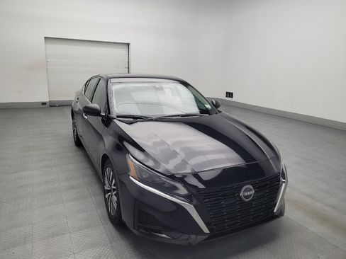 Used 2024 Nissan Altima 2.5 SV image 13