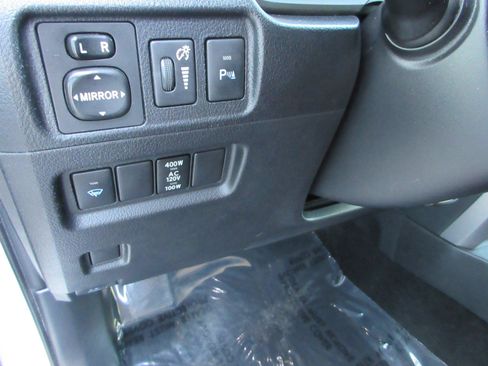 Used 2015 Toyota 4Runner Limited AWD/4WD image 30