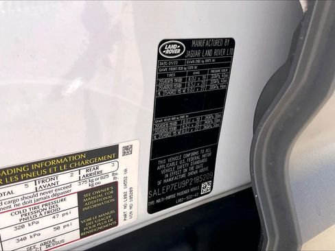 Used 2023 Land Rover Defender 110 SE image 33