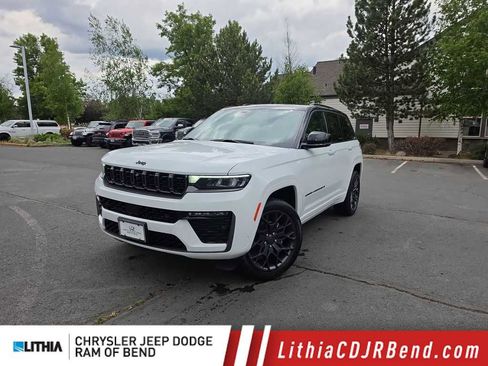 New 2026 Jeep Grand Cherokee Summit AWD/4WD image 1