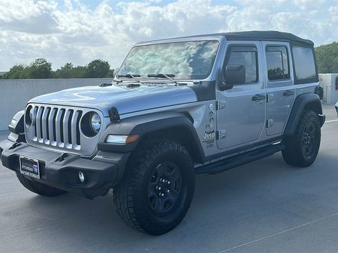 Used 2018 Jeep Wrangler Unlimited Sport image 9