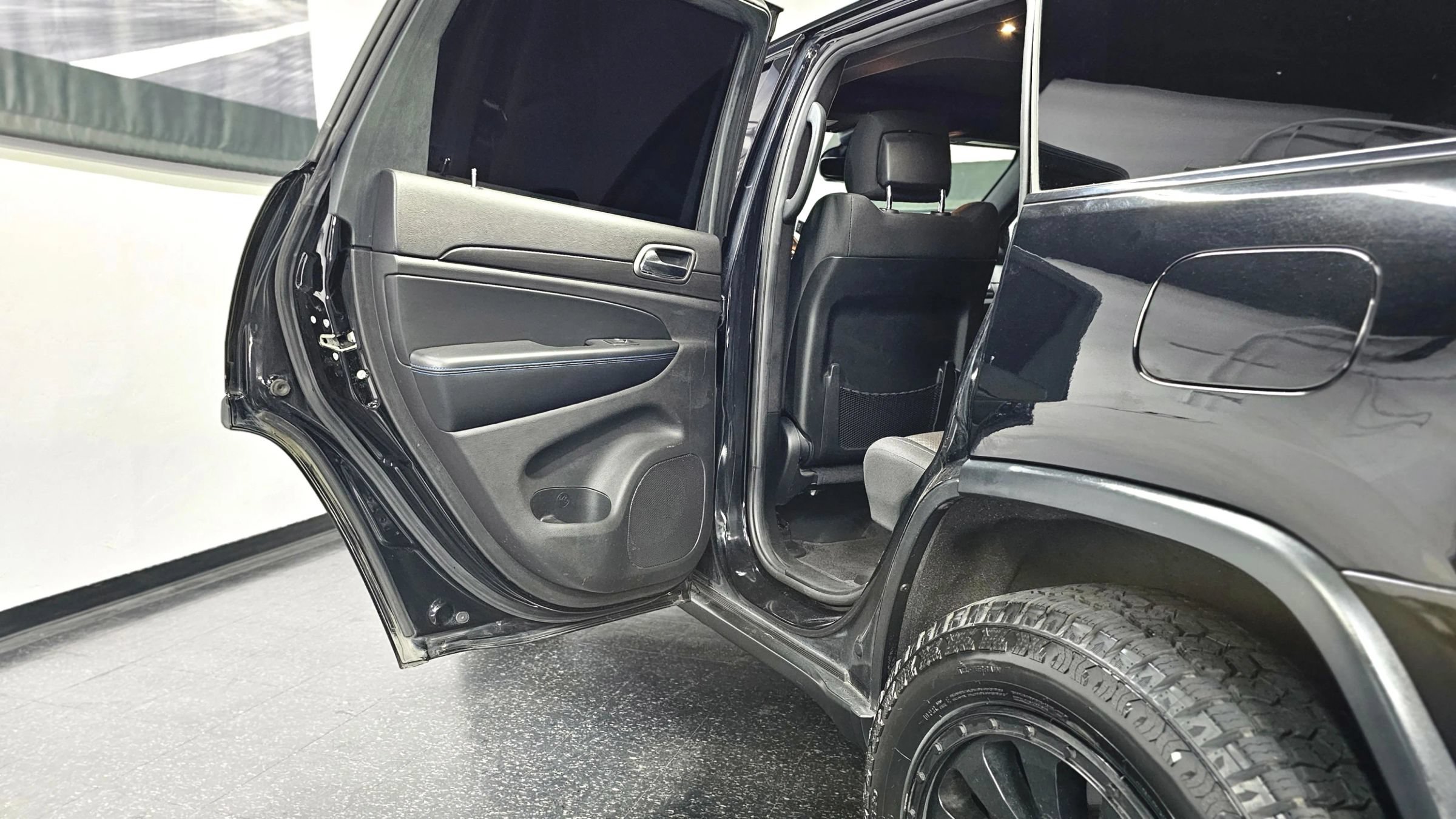 Used 2018 Jeep Grand Cherokee Laredo AWD/4WD image 35
