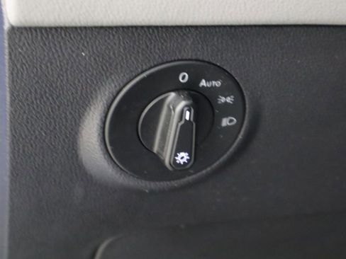 Used 2023 Volkswagen Taos SE w/ Panoramic Sunroof Package image 23