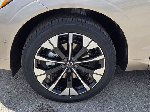 New 2026 Volvo XC60 B5 Plus w/ Protection Package Premier AWD/4WD image 12