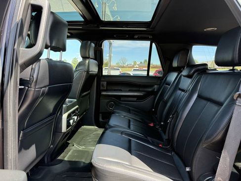 Used 2019 Ford Expedition XLT w/ Equipment Group 202A AWD/4WD image 15